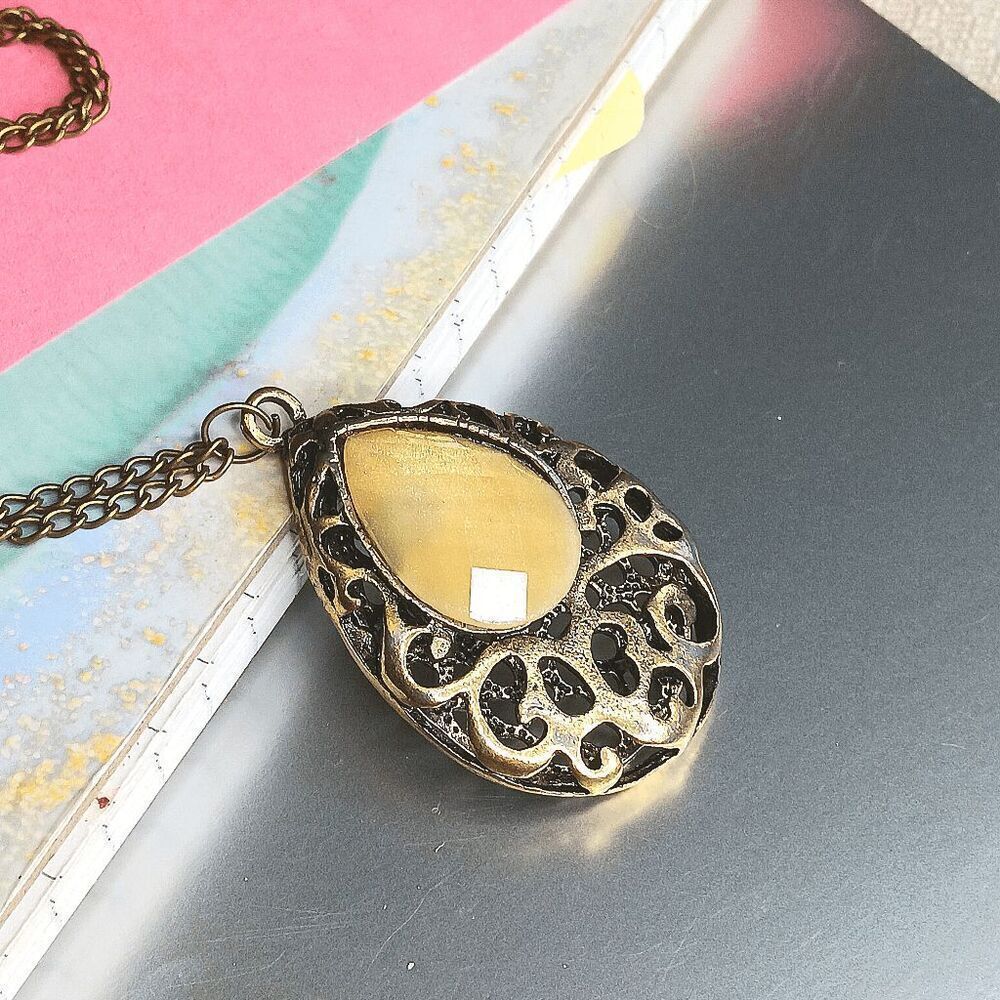 *Clearance* Ladies Vintage Teardrop Necklace - Picture 2 of 5